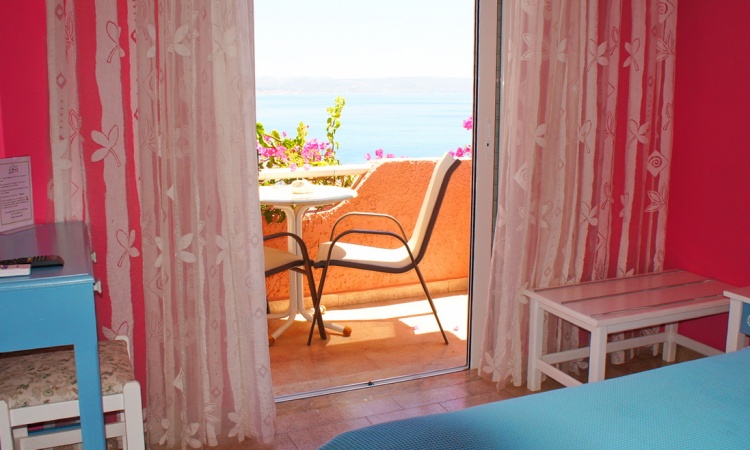 Romantic Sea View Room Double room with balcony and sea view in Agia Galini